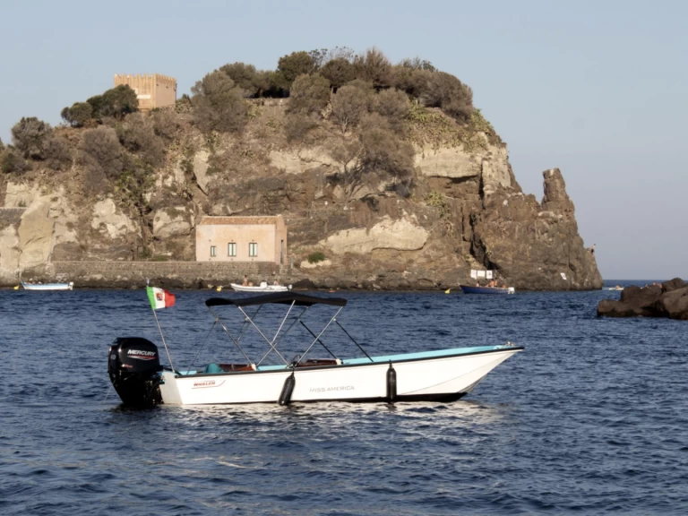 Location bateau Aci Trezza pas cher Boston Whaler 17