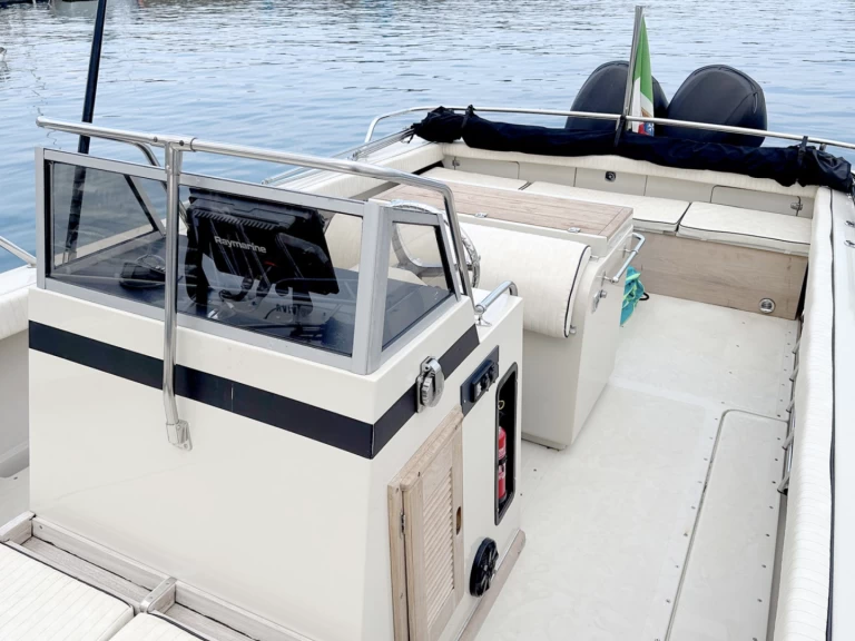 Bateau à moteur à louer à Taormina au meilleur prix
