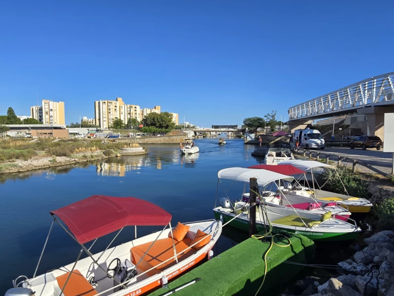 Location Bateau à moteur NAVALPLASTICA avec permis