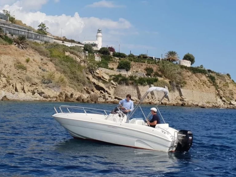 Bateau à moteur à louer à Imperia au meilleur prix