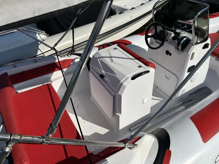 Semi-rigide à louer à Hyères au meilleur prix