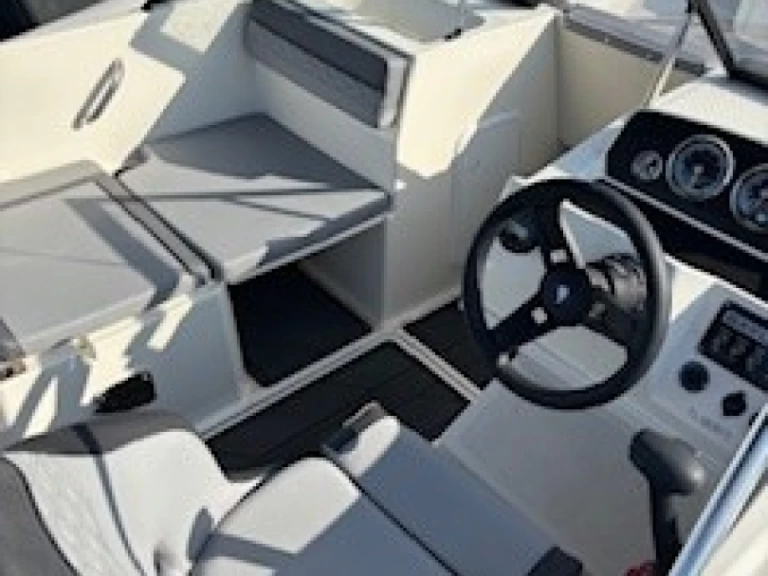 Location bateau Hyères pas cher M19