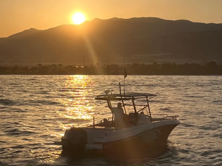 Location Bateau à moteur Pacific Craft avec permis