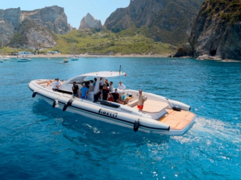 Location bateau Pirelli 50 EFB à Naples sur Samboat