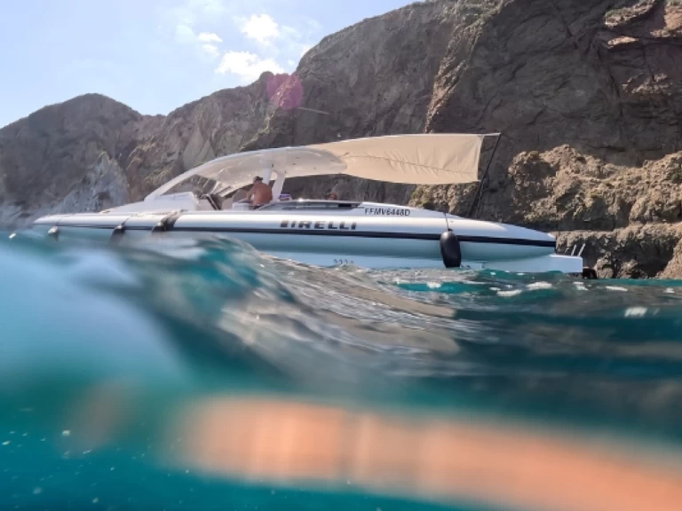 Location Semi-rigide Pirelli avec permis