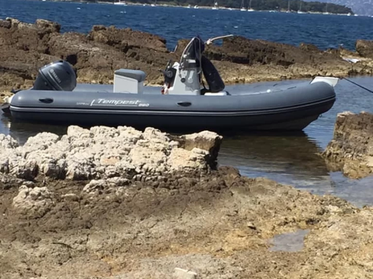 Louez un Capelli Tempest 560 Easy à Cannes