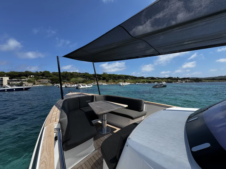 Louer Bateau à moteur avec ou sans skipper Fjord à Port Grimaud