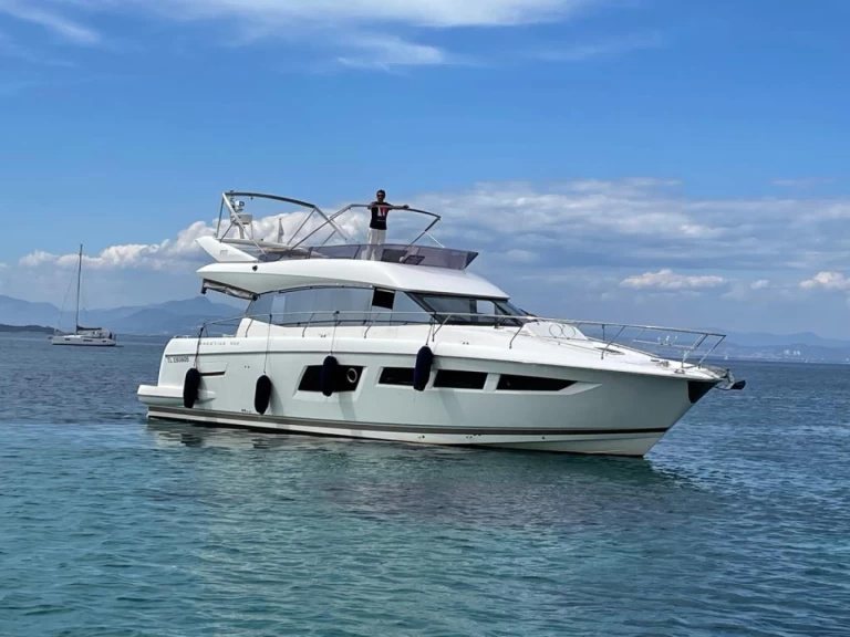 Location Bateau à moteur à Antibes - Prestige Prestige 500 Fly