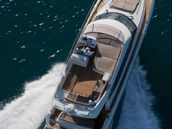 Location Bateau à moteur Prestige avec permis