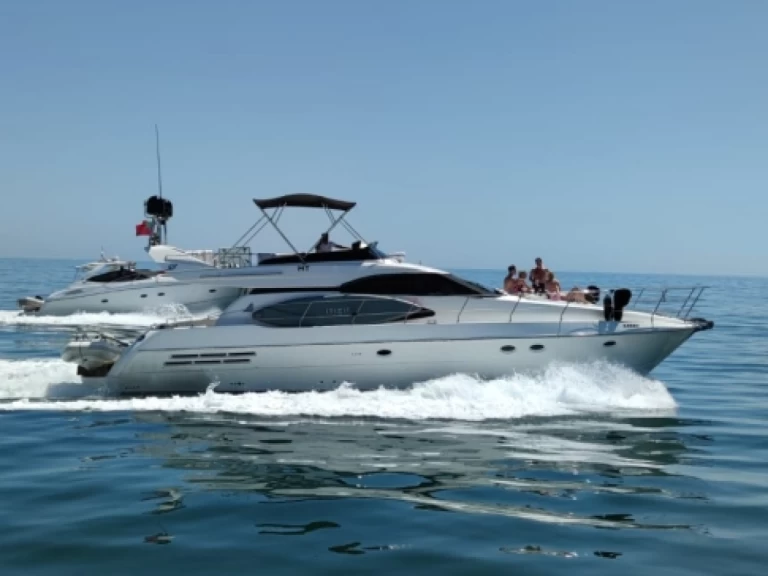 Location Bateau à moteur Azimut avec permis