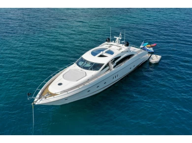Luxury Yacht rental in Gouviá - Sunseeker Sunseeker Predator 82