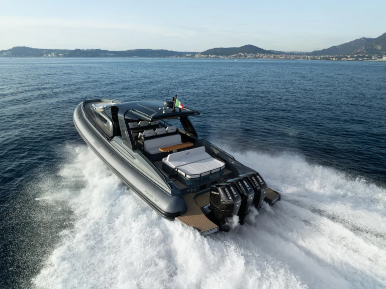Bateau à moteur à louer à Poltu Quatu au meilleur prix