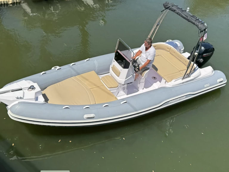 Location Semi-rigide Predator avec permis