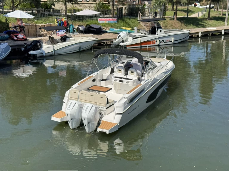 Location Bateau à moteur Karnic avec permis