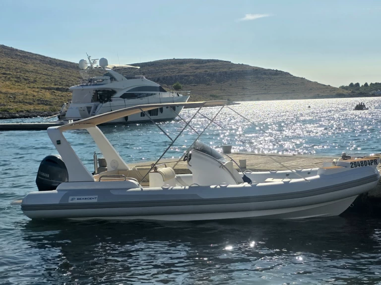 Louer Semi-rigide avec ou sans skipper SeaScent à Lukoran