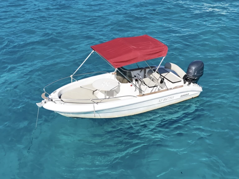 Bateau à moteur à louer à Saint-Florent au meilleur prix