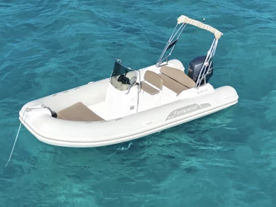 Capelli Tempest 570 Luxe da affittare a  Port Saint Florent
