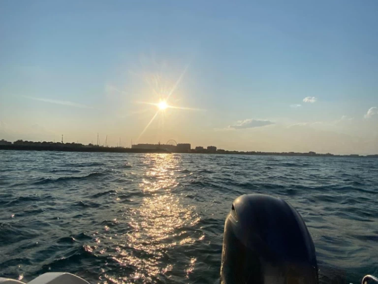 Location bateau Jeanneau Cap camarat 6.5 wa s2 à Saint-Cyprien sur Samboat