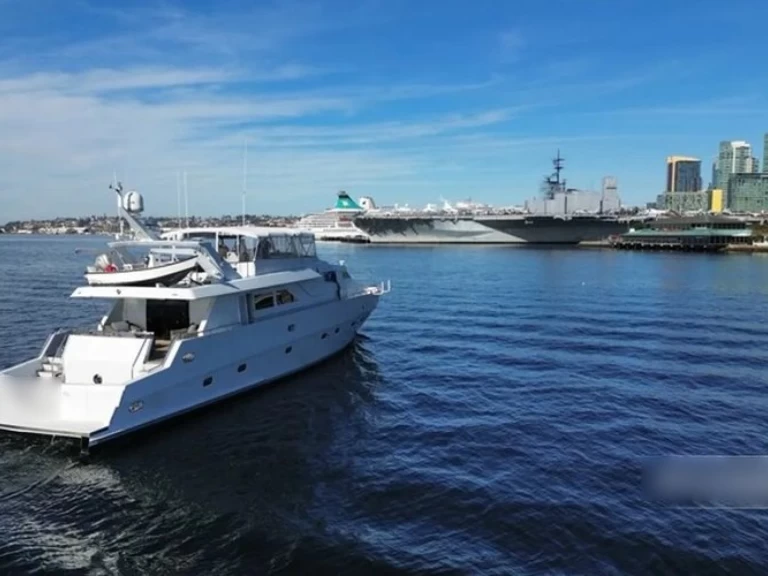 Location Yacht Custom avec permis