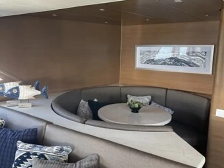 Custom 100 a louer à Long Beach