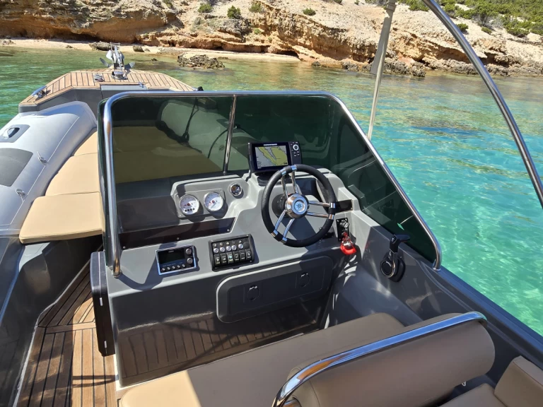 Semi-rigide à louer à Novalja au meilleur prix