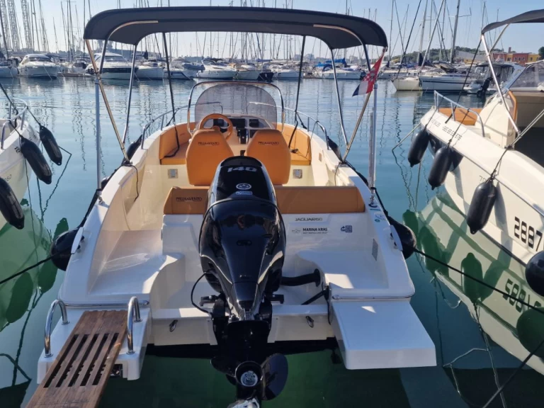 Louer Bateau à moteur avec ou sans skipper Prua al vento à Pula