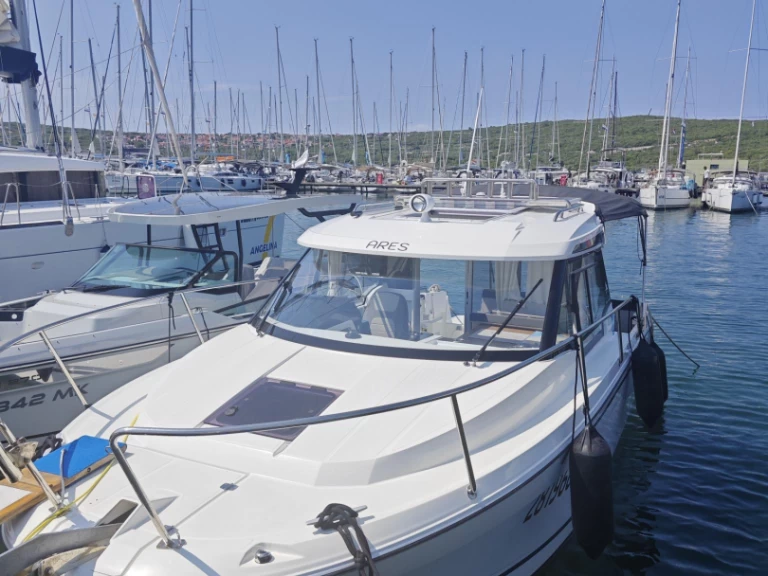 Location Bateau à moteur Jeanneau avec permis