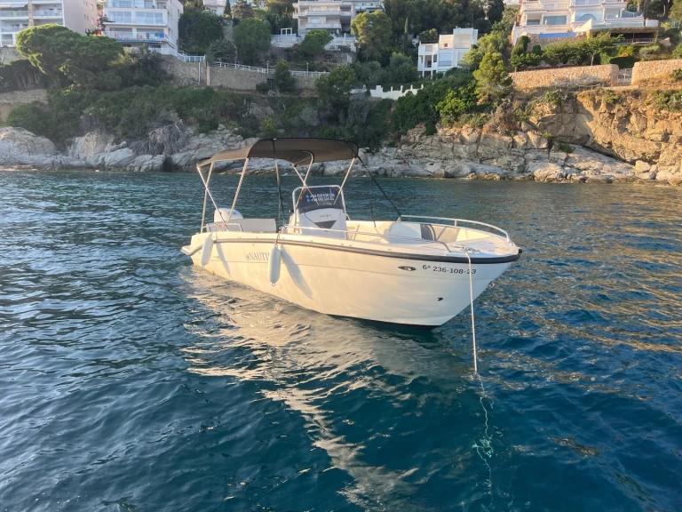 Louer Bateau à moteur avec ou sans skipper Orizzonti à Empuriabrava