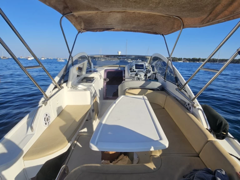 Location Bateau à moteur à Mandelieu-la-Napoule - Bénéteau Monte Carlo 27