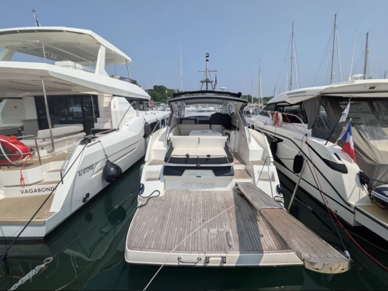 Location Bateau à moteur à Antibes - Galeon Galeon 405 HTL