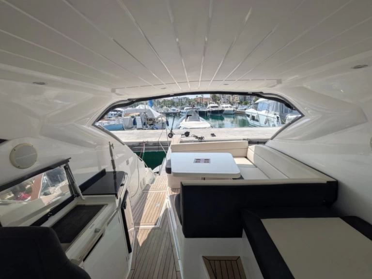 Location bateau Galeon Galeon 405 HTL à Antibes sur Samboat