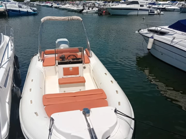 Louer Semi-rigide avec ou sans skipper Gommoni à Port de Cannes Marina