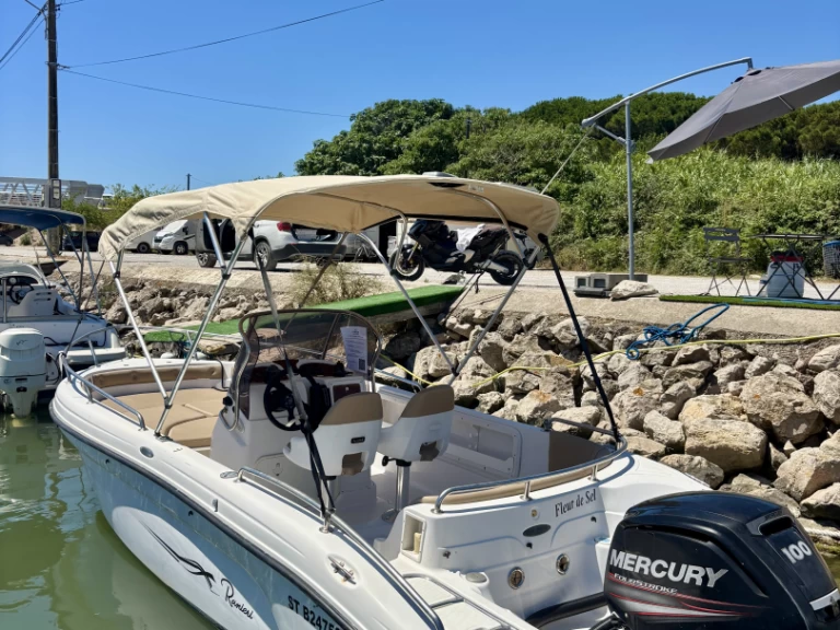 Bateau à moteur à louer à Carnon-Plage au meilleur prix