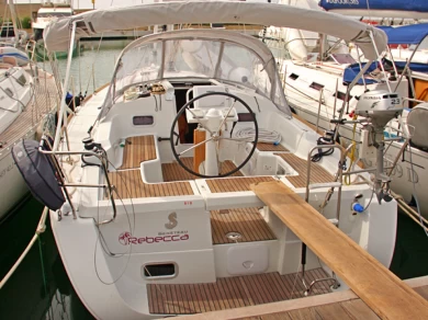 Hyr en Bénéteau Oceanis 34 San Vincenzo 