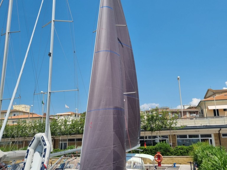 Location bateau Bavaria Bavaria 36 Cruiser à San Vincenzo sur Samboat