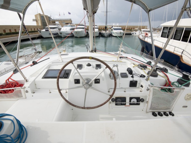 Catamaran à louer à San Vincenzo au meilleur prix