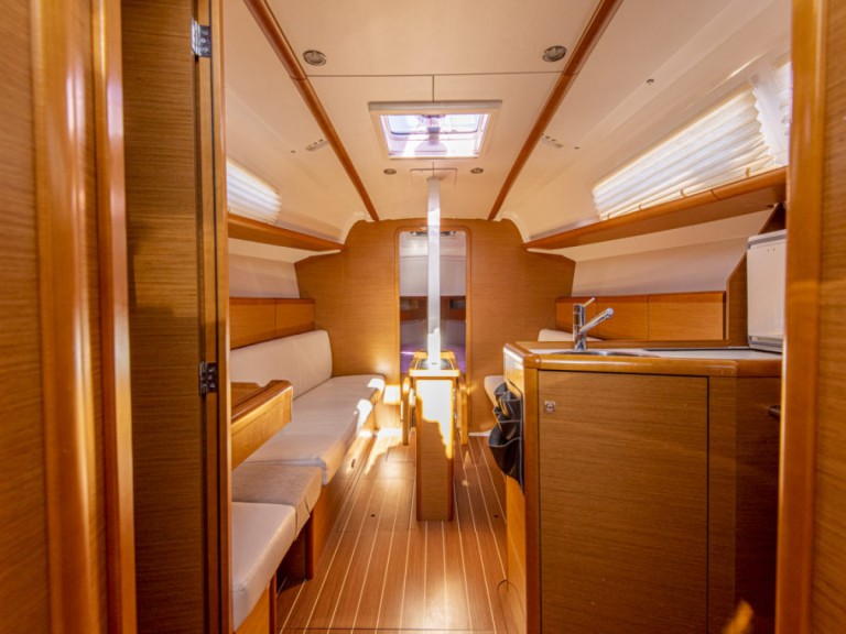 Location bateau San Vincenzo pas cher Sun Odyssey 33i
