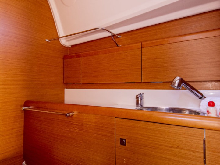 Louer Voilier avec ou sans skipper Jeanneau à San Vincenzo