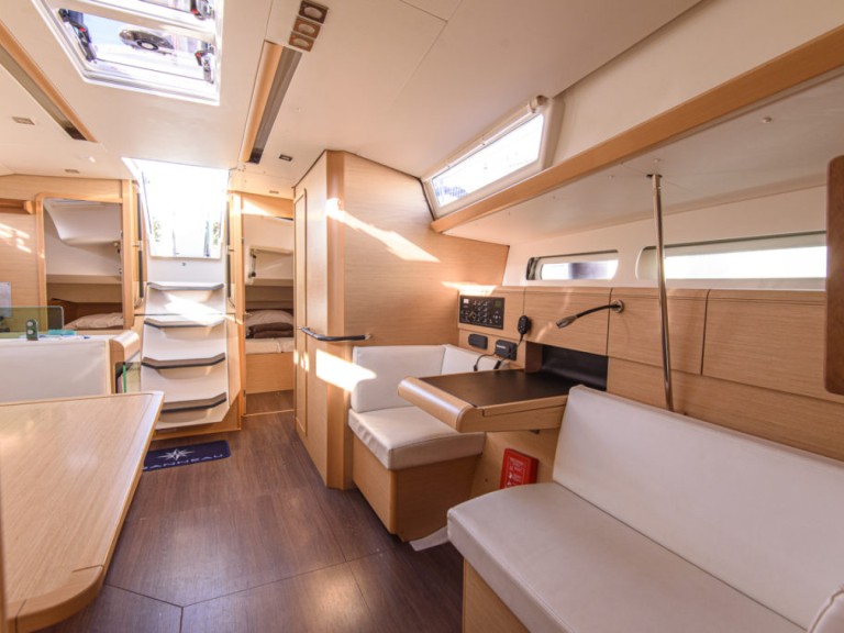 Location bateau Jeanneau Sun Odyssey 449 à San Vincenzo sur Samboat