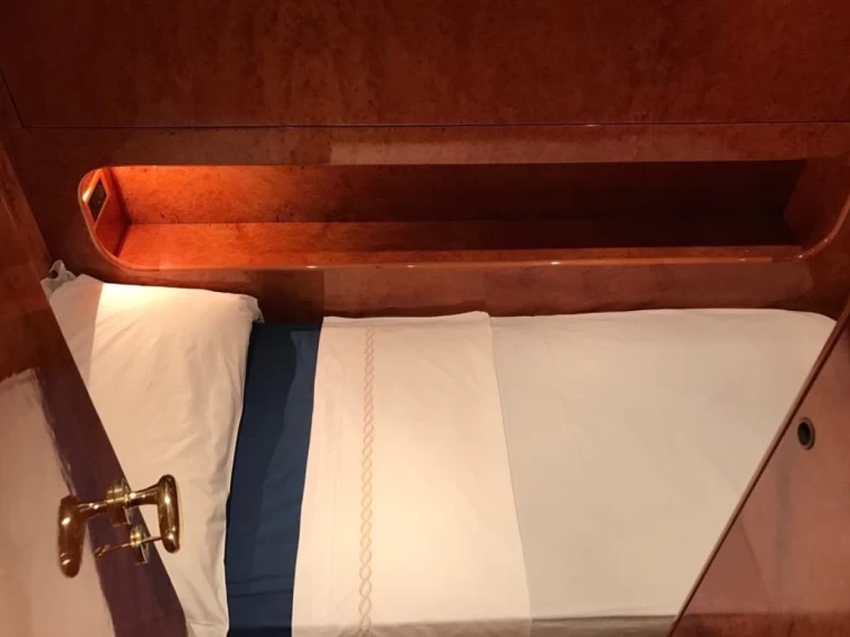 Louer Yacht avec ou sans skipper Cantieri à Olbia