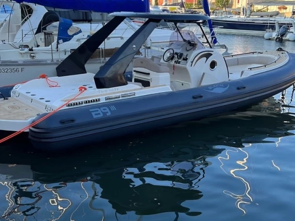Semi-rigide à louer à Port Grimaud au meilleur prix