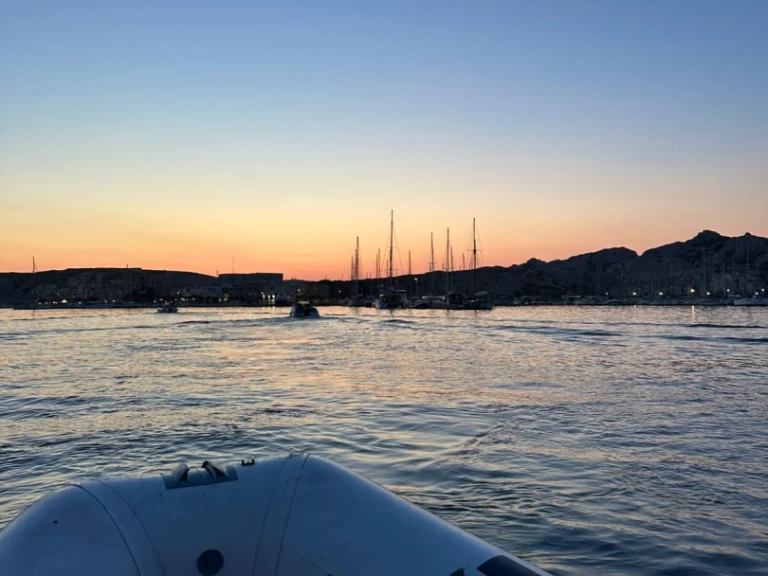 Location Semi-rigide Lomac avec permis