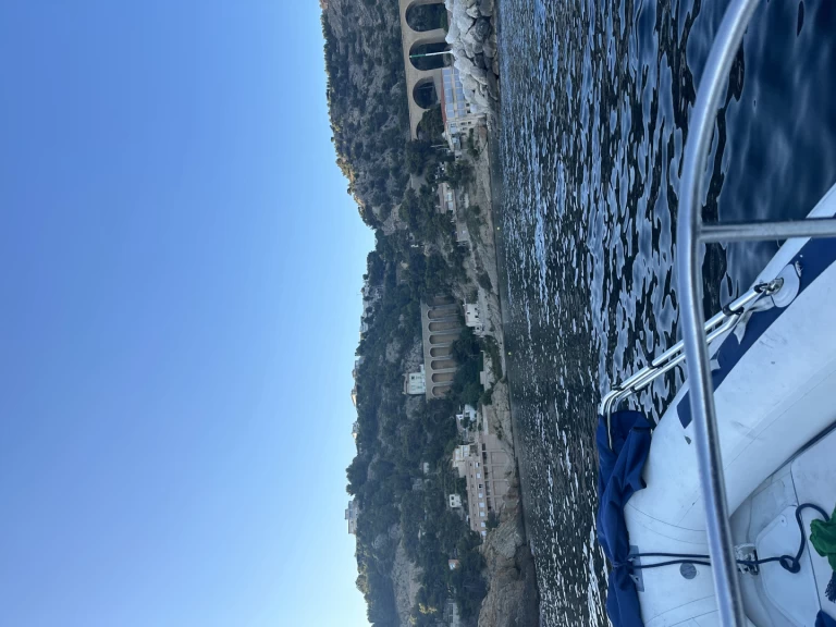 Semi-rigide à louer à L'Estaque au meilleur prix