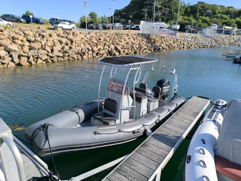 Location Semi-rigide 3D Tender avec permis