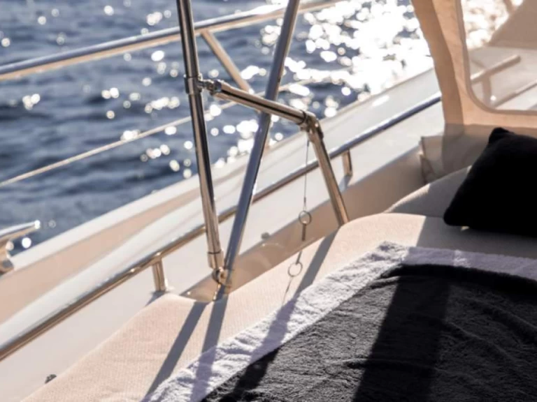 Location bateau Prestige 680S à Côte d'Azur sur Samboat