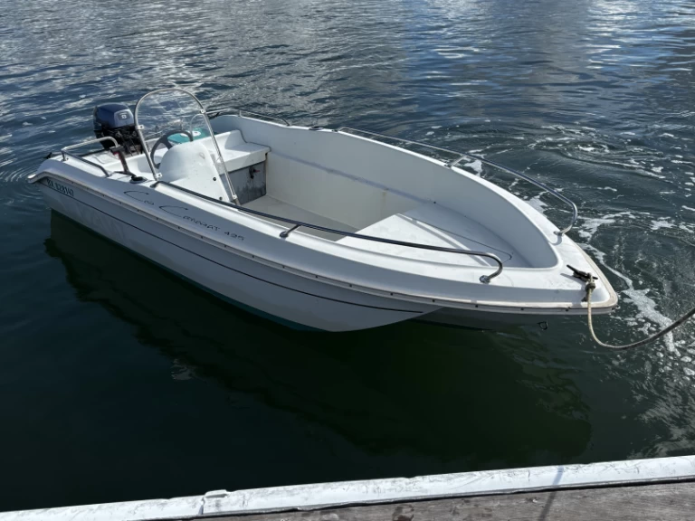 Location Bateau à moteur à Grand Piquey - Jeanneau Cap 425