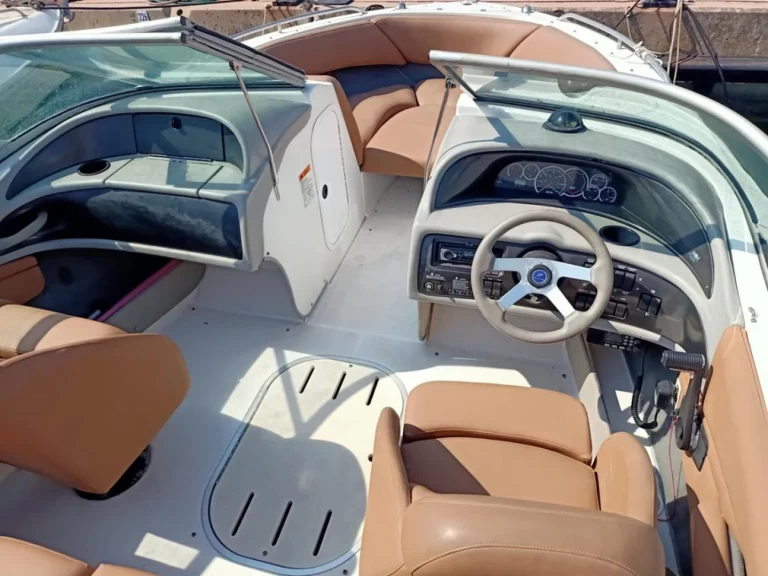 Location Bateau à moteur Four Winns avec permis