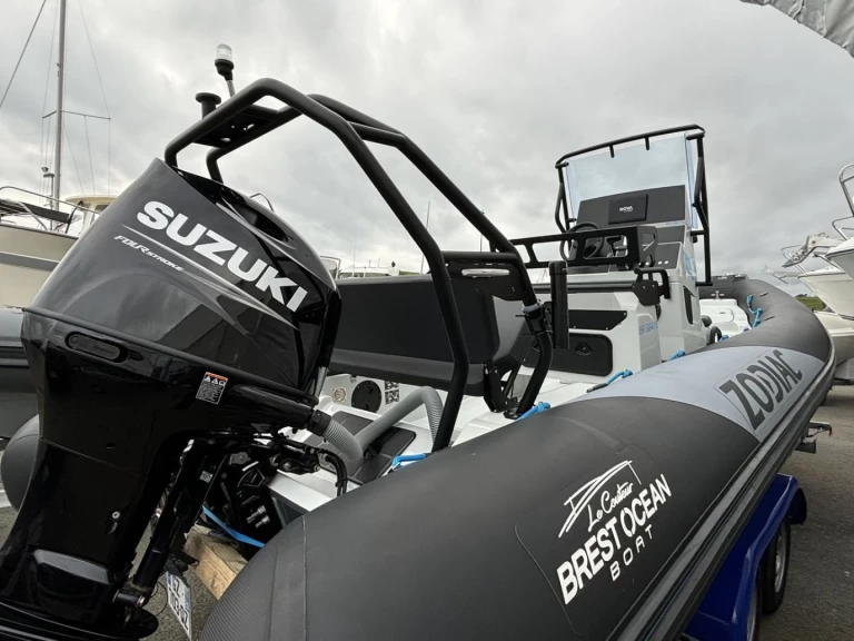 Location à Brest - Zodiac Pro 7 sur SamBoat