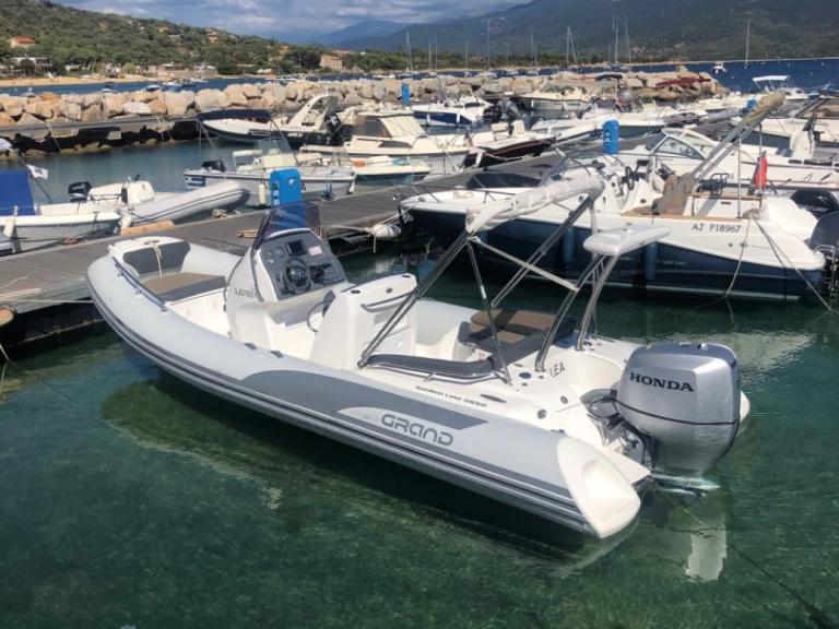 Location Semi-rigide Grand Boats avec permis