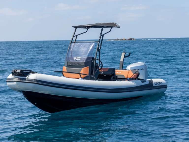 Location Semi-rigide Grand Boats avec permis